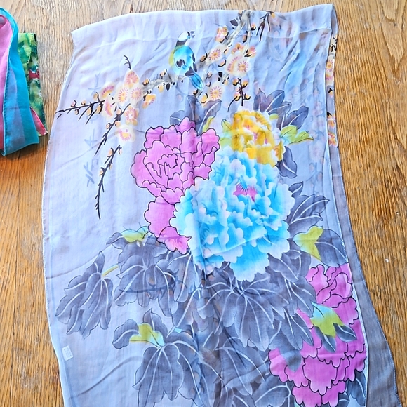 Scarf - Picture 1 of 1